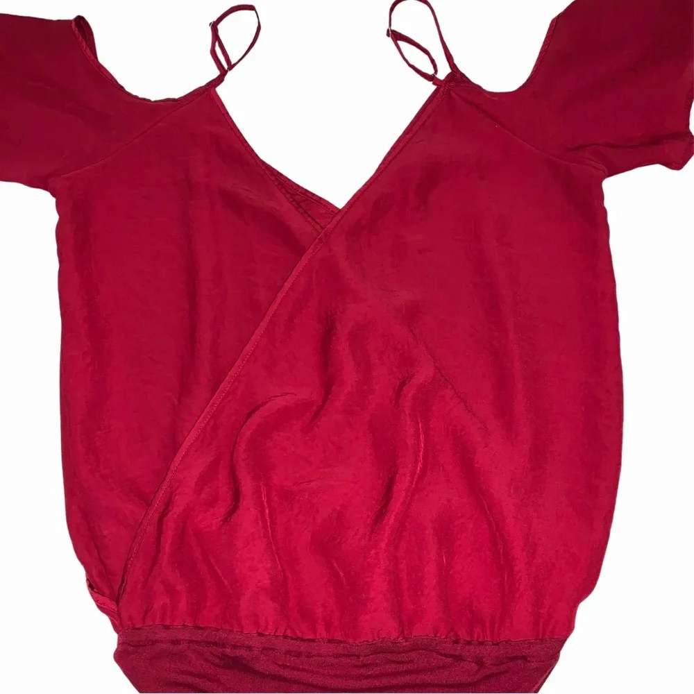 Abercrombie & Fitch Satin Cold Shoulder Bodysuit V Neck Maroon Layering Silky - Picture 10 of 12